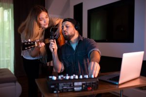 estudiante de produccion musical